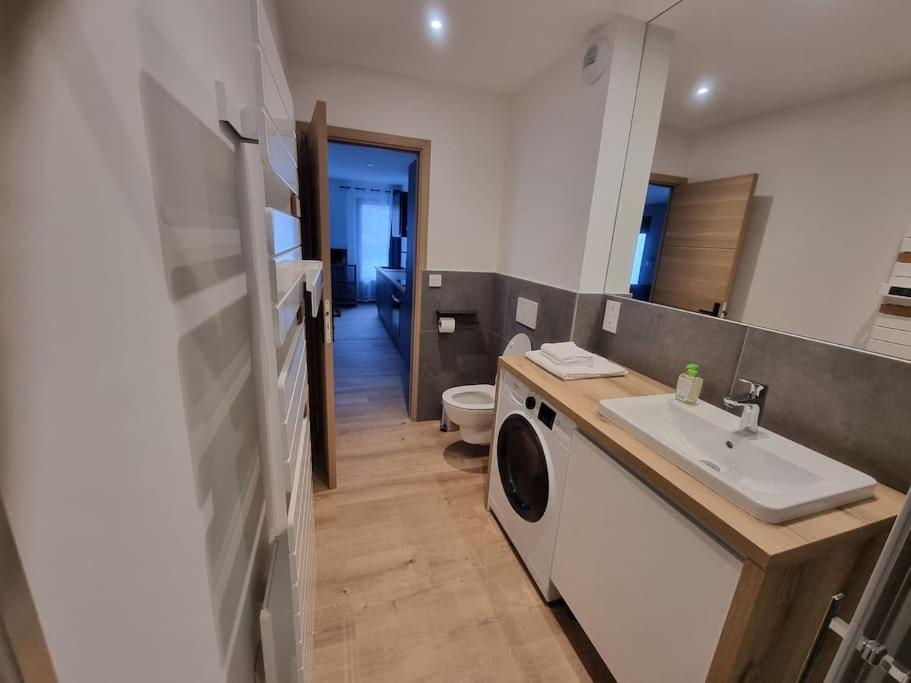 Superbe Appartement T2 Climatise, Idealement Situe Ugine Ngoại thất bức ảnh