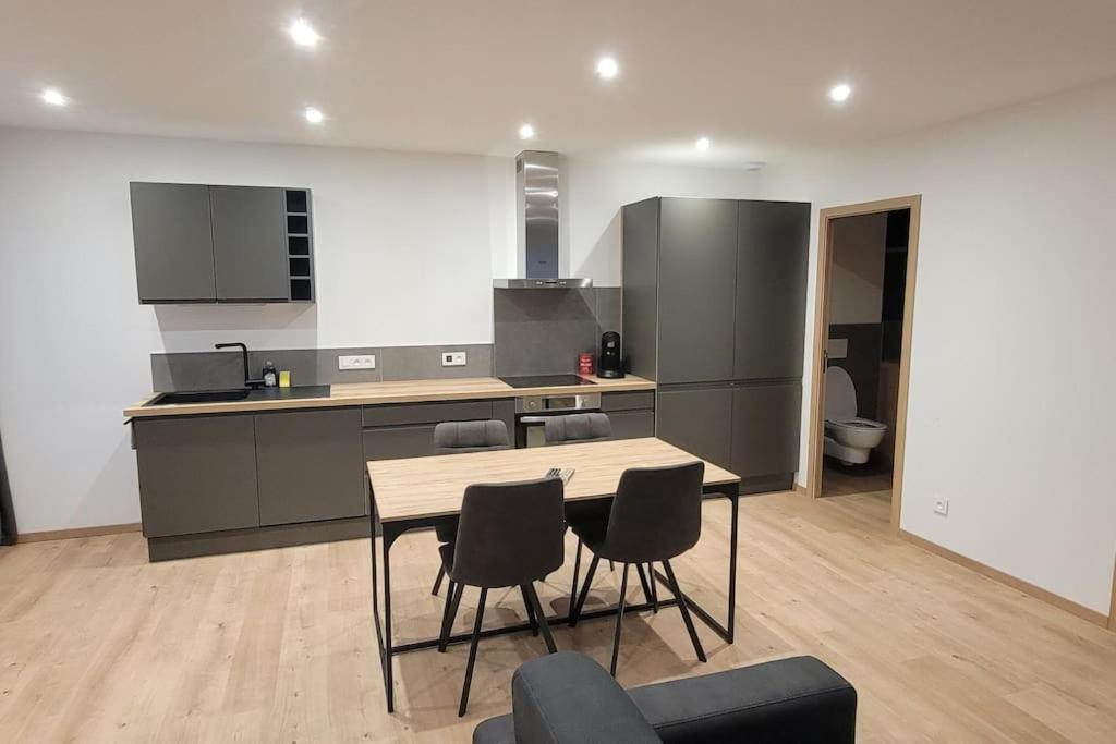 Superbe Appartement T2 Climatise, Idealement Situe Ugine Ngoại thất bức ảnh